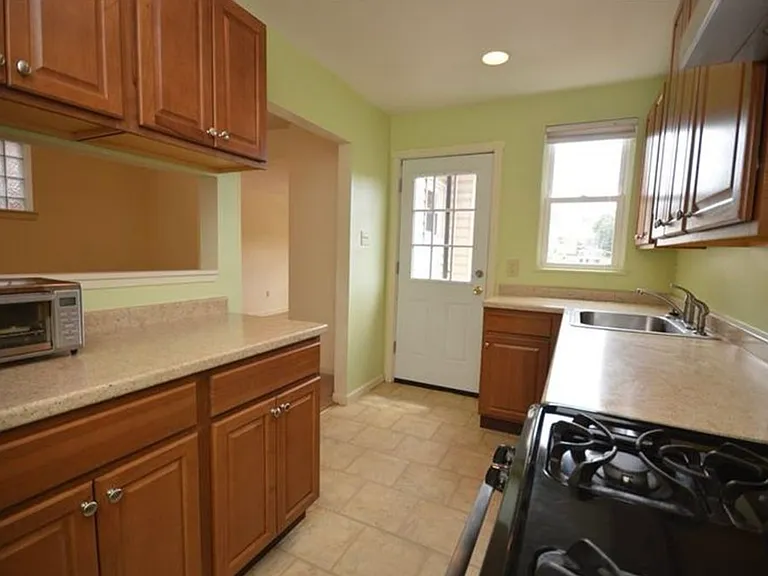 804 Lilac St — Photo 9