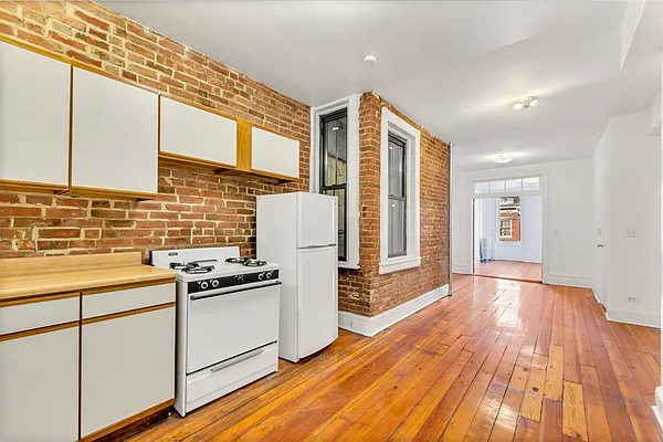 Rented by Pistilli Realty Group | media 4