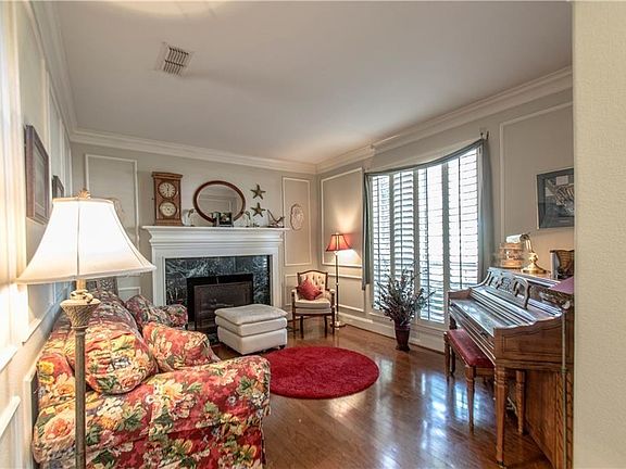 2nd image of 1400 Waterford Ct