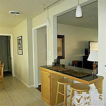 5th image of 717 Dumont Dr