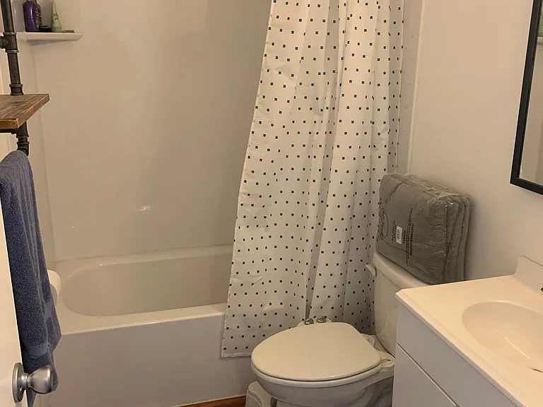 Upstairs full bathroom