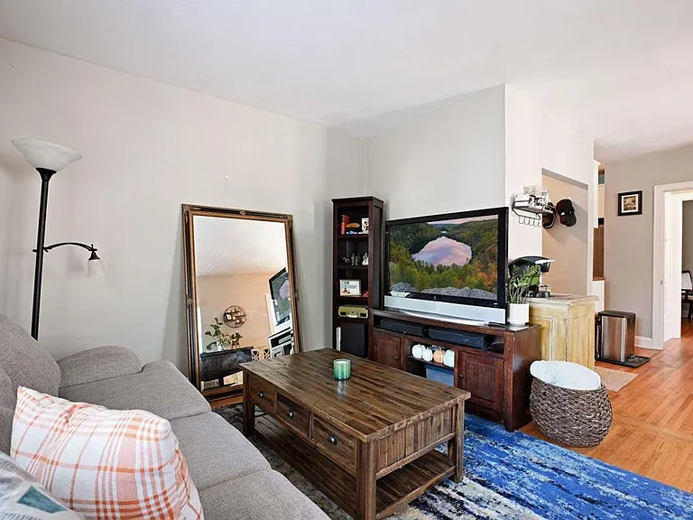 2733 Girard Ave S #205 — Photo 3