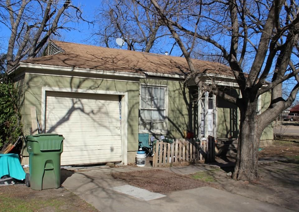 2nd image of 1405 Lakewood Dr