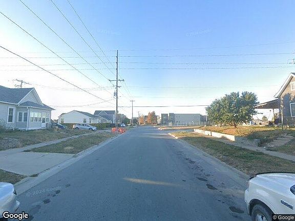 Exterior Neighborhood (street photo)