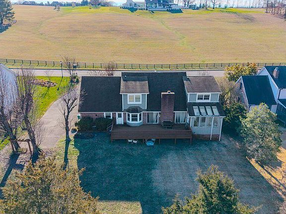 3rd image of 441 E Fox Den Dr