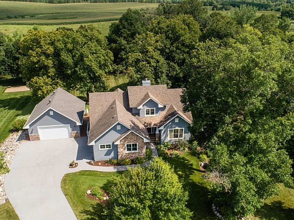 2nd image of 1720 Minnehuta Dr
