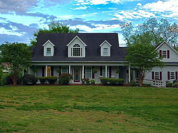 38 E Circle Dr, Rossville, GA 30741