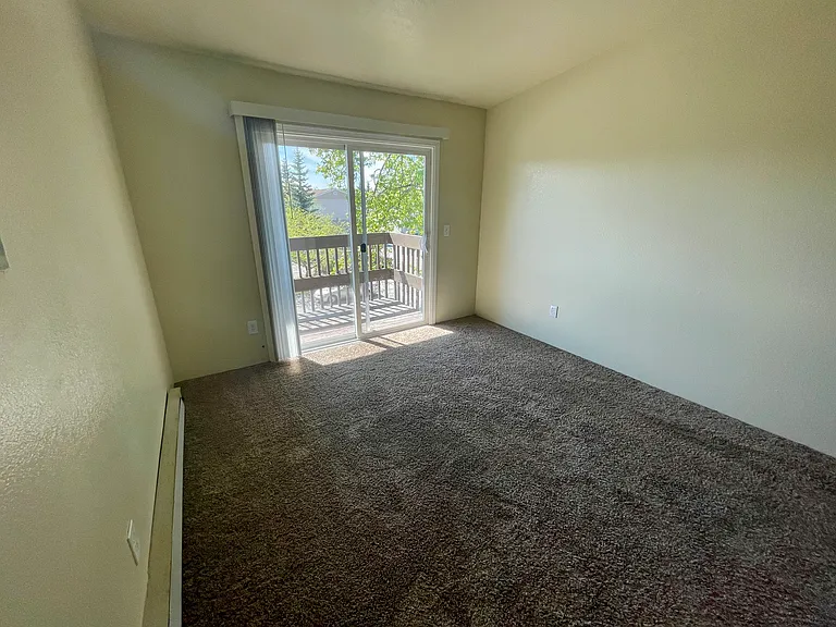 W 27th Ave — Photo 11