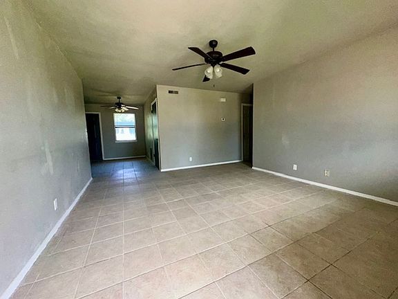 3rd image of 1215 Dove Hollow Ln