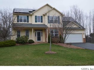 8194 Trellis Brook Ln, Liverpool, NY 13090