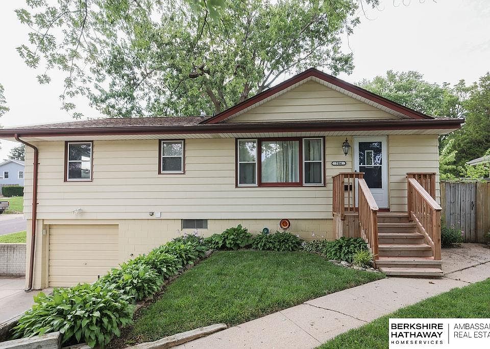 1st image of 704 N Beadle St