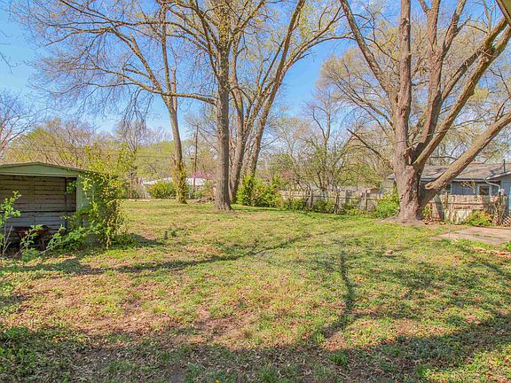 3rd image of 1919 Clare Rd