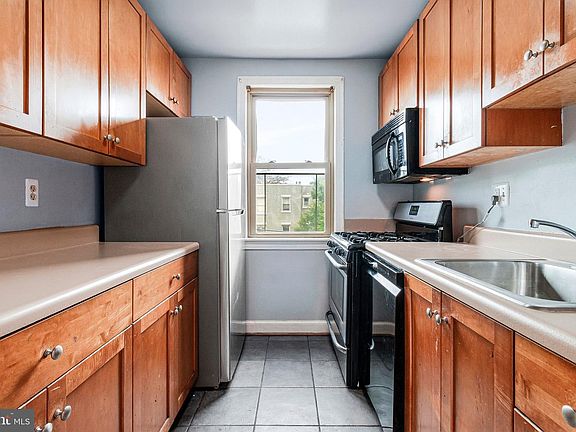 3rd image of 4408 1st Pl NE APT 21