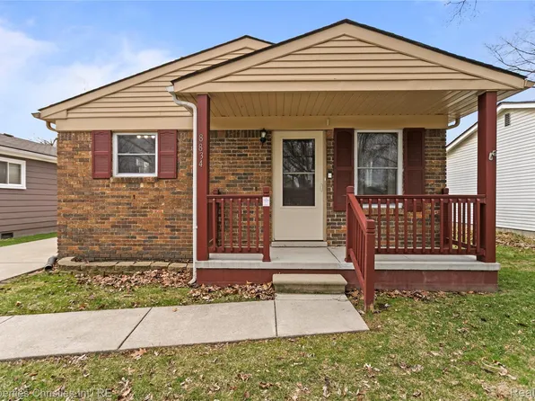 8834 Janis St, Shelby Township, MI 48317