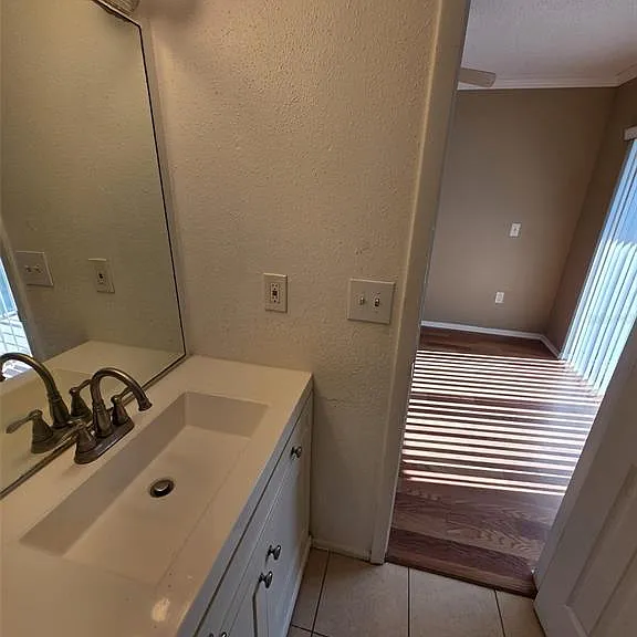 139 Oyster Bay Cir #220 — Photo 17