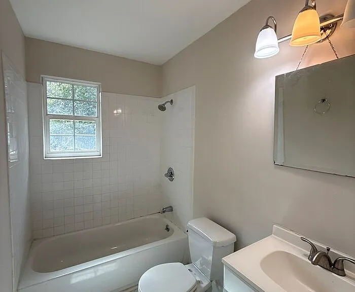926 Hollywood St — Photo 8