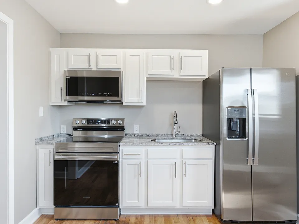 211 W 2nd St #211C