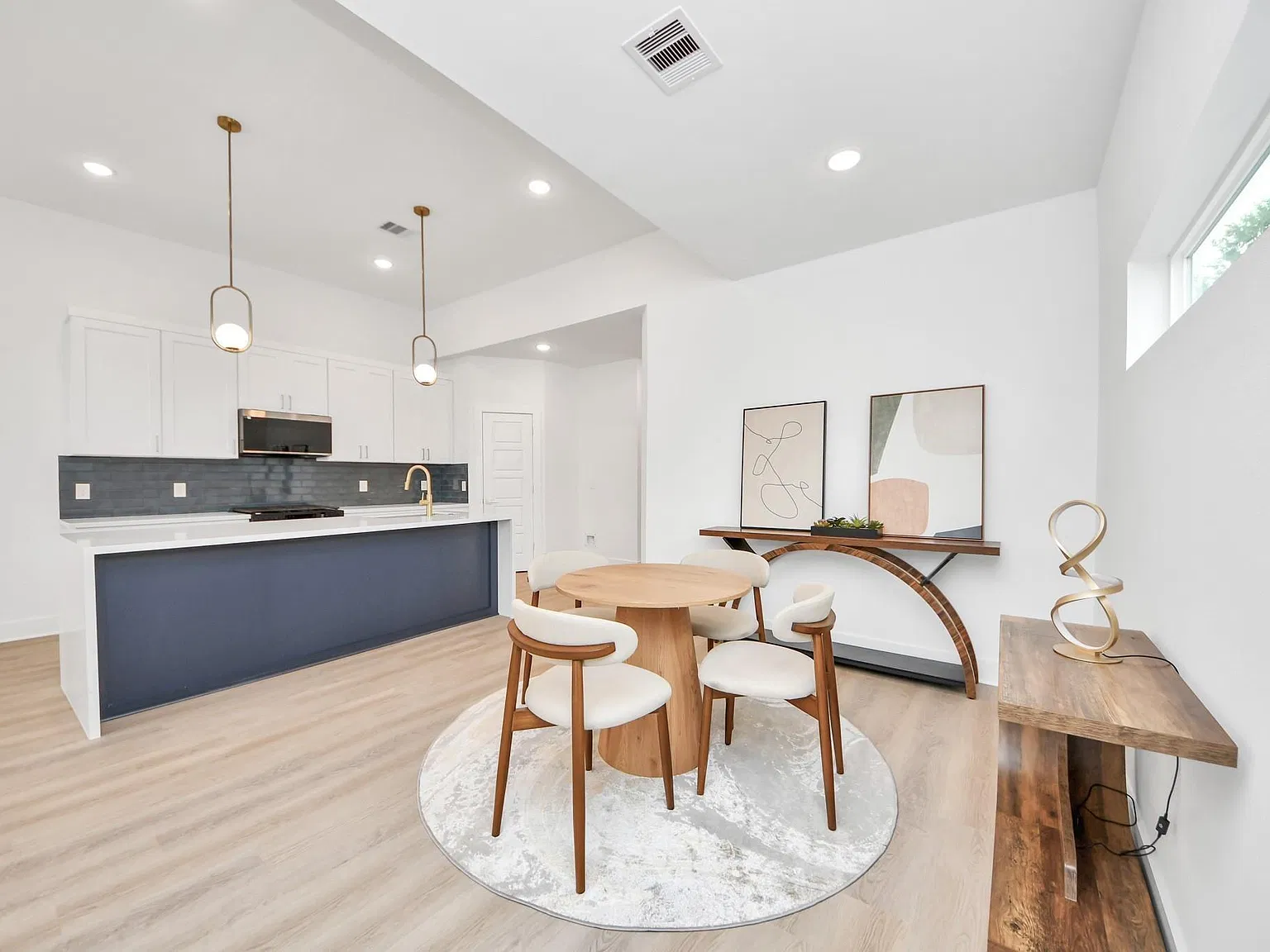 3 bed, 2.0 bath, 1858 sqft, $1,900 — Photo 4