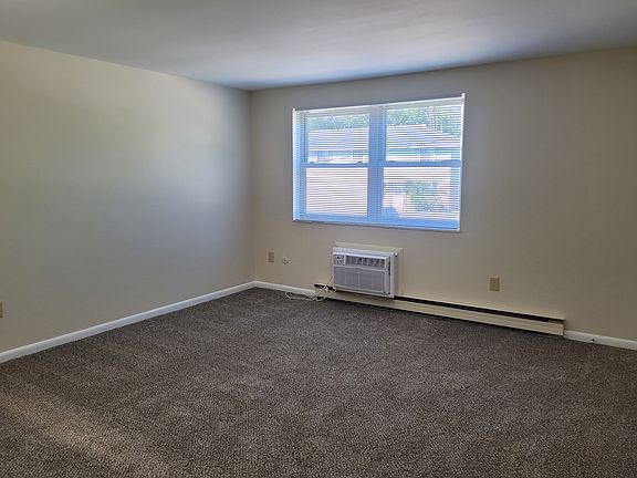 4th image of 130 Maynard Dr #B