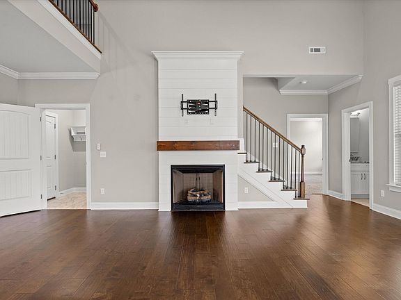 3rd image of 8889 Silver Maple Dr