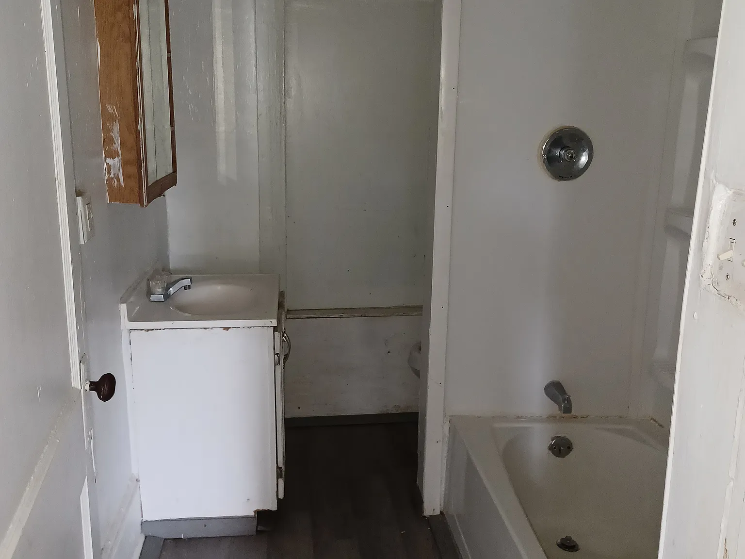 3 bed, 1.5 bath, 1097 sqft, $1,300 — Photo 4