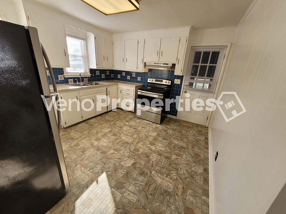 1st image of 7 Hayner Heights Dr