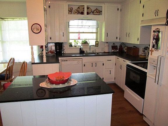 4th image of 908 Park Ln