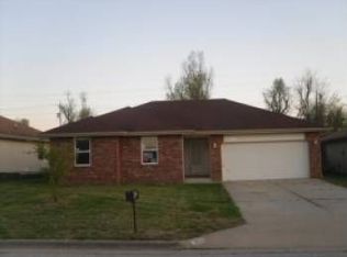 3056 W Sheffield St, Springfield, MO 65802