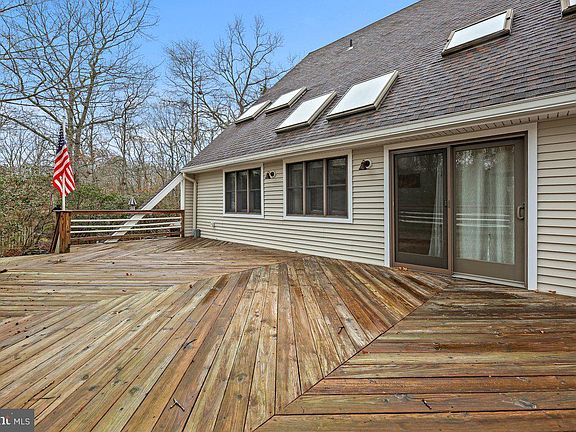 3rd image of 12 White Oak Ln