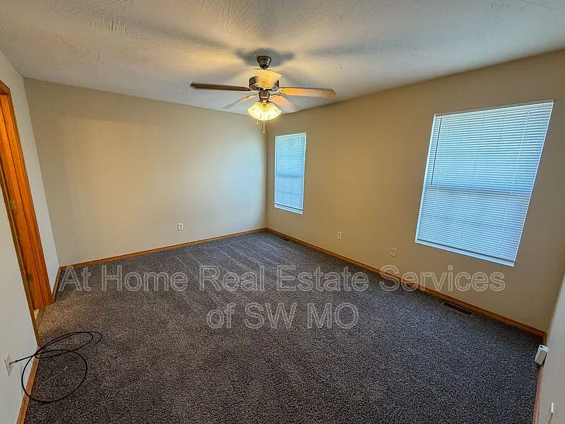 3 bed, 2.0 bath, 1233 sqft, $1,380 — Photo 4