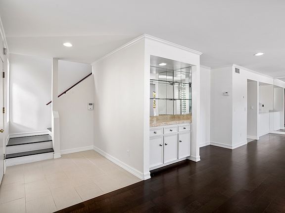 2nd image of 11744 Moorpark St