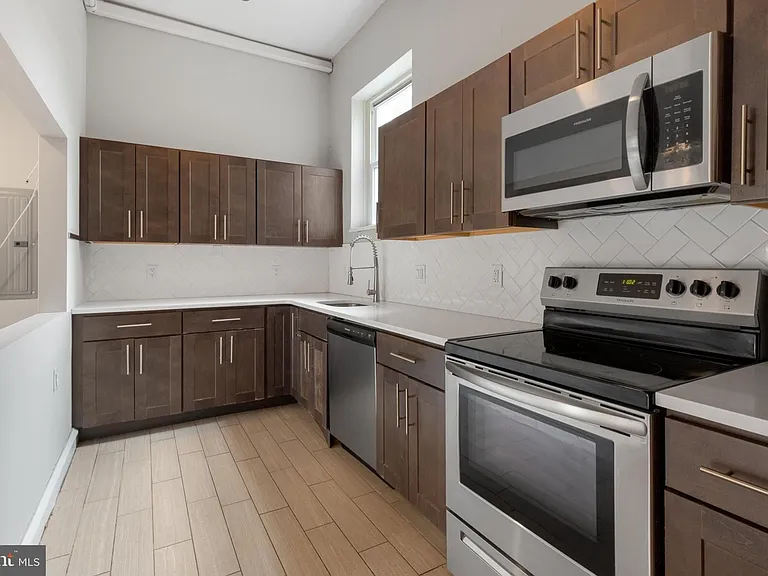 707 W Girard Ave #2F — Photo 4
