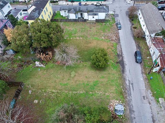 4th image of 1421 N Robertson St