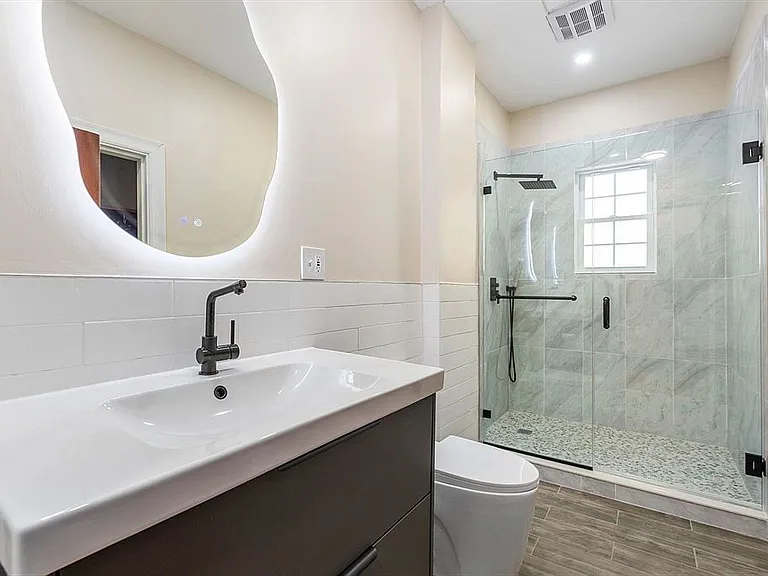 11 1/2 Spring Park Ave #1 — Photo 12