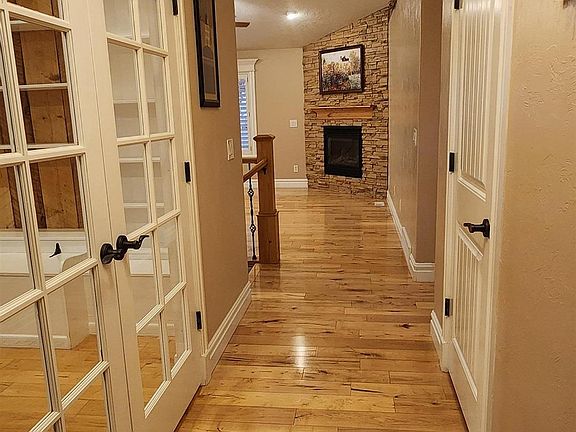 3rd image of 2719 Thunder Gulch Ln