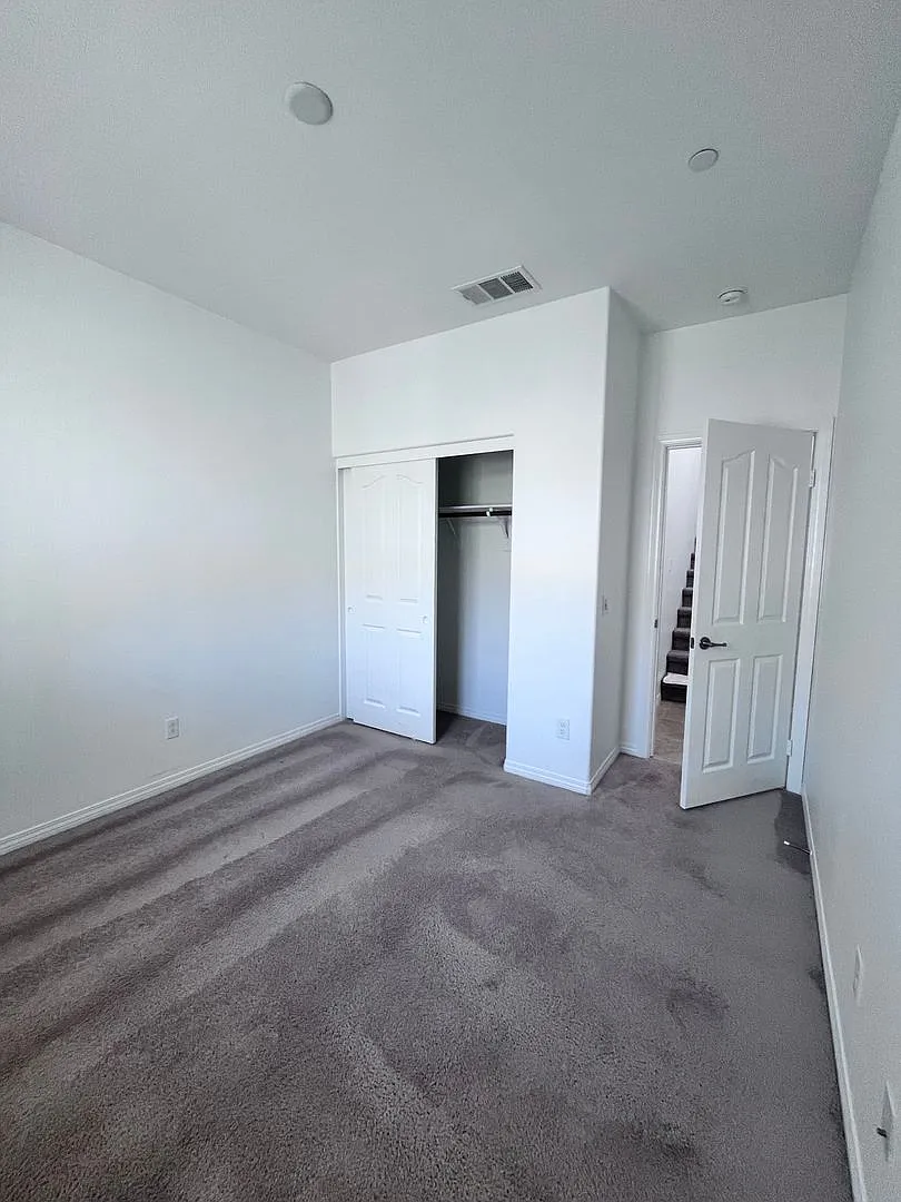 Beautifully Spacious 2-Story Home — Photo 4