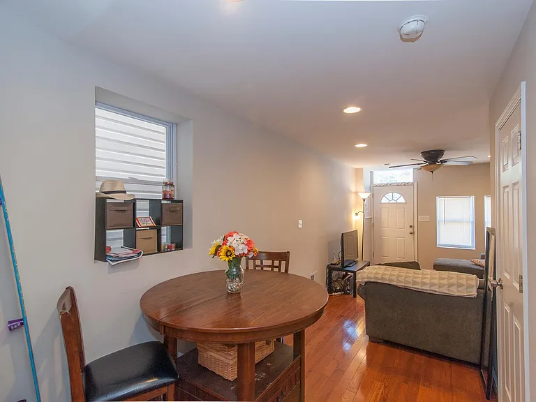 1733 Light St — Photo 9