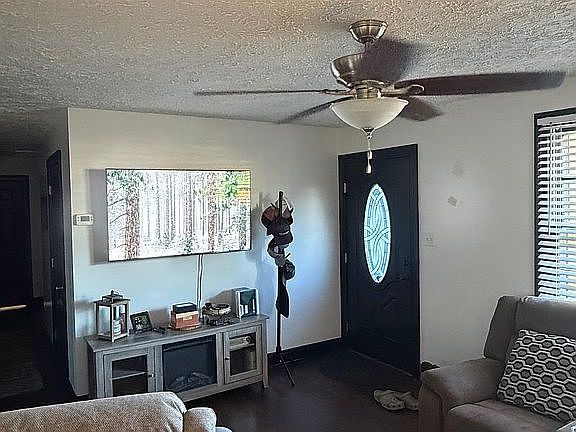 5th image of 205 W 2nd St