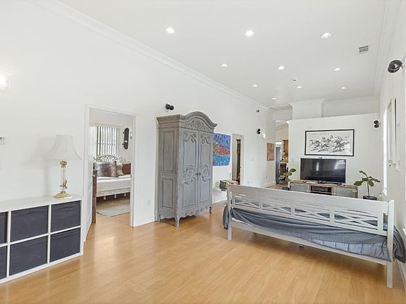 3rd image of 876 Diana Ave