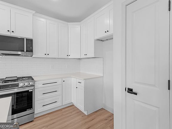4th image of 245 Lakeview Dr