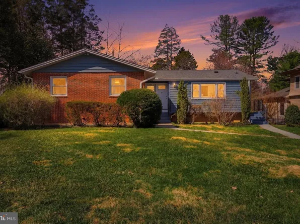 902 Echols St SE, Vienna, VA 22180