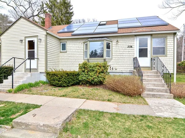 37 Center St, Northbridge, MA 01534