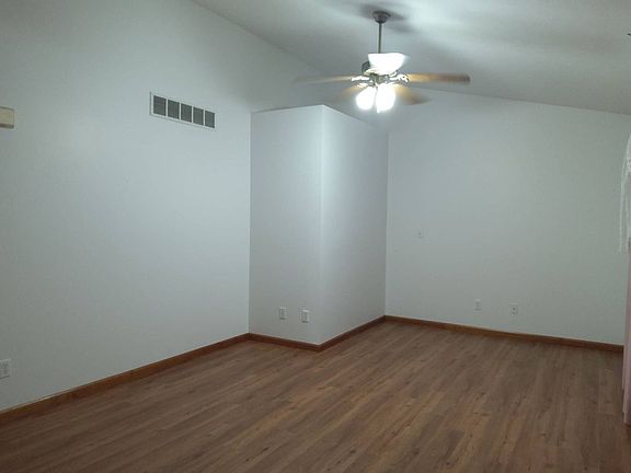 4th image of 2009 Cedar Dr