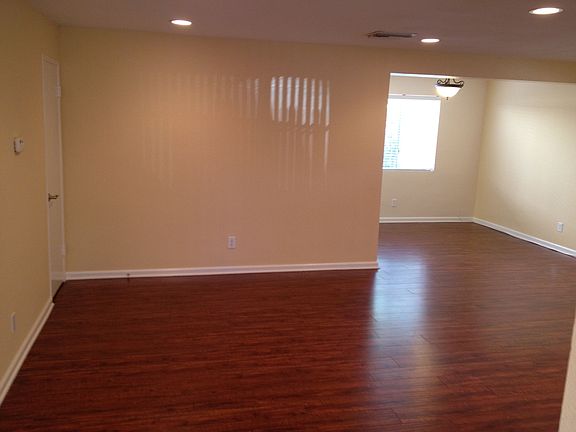 3rd image of 20203 Cohasset St Unit 5