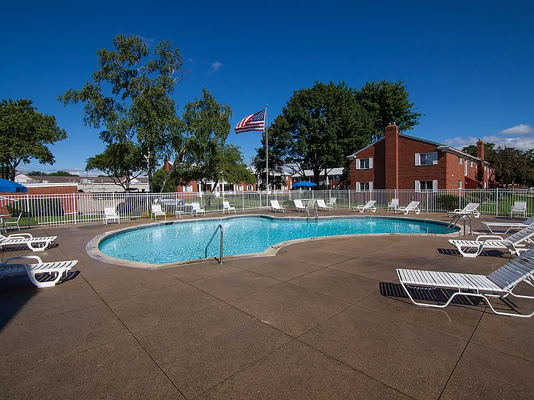 Holiday Center Apartments — Photo 7
