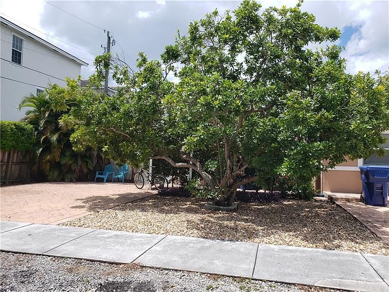 1st image of 2735 NE 9th Ave