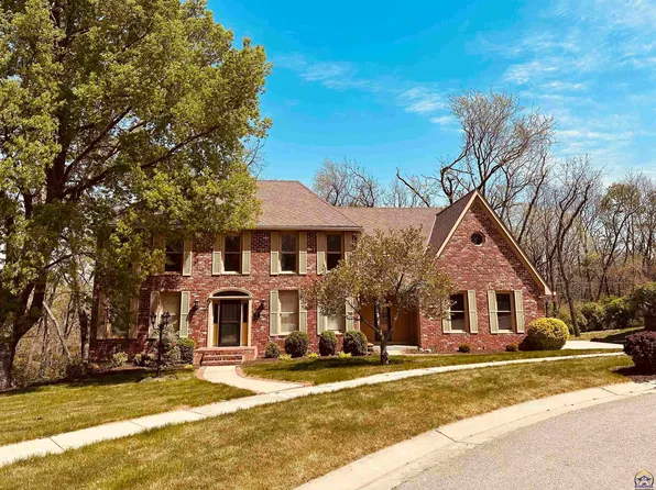 5908 SW Cherokee Ct, Topeka, KS 66614