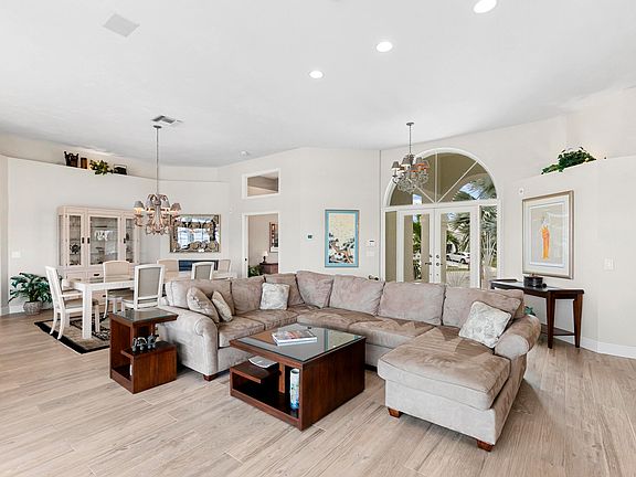 5th image of 990 Ironwood Ct