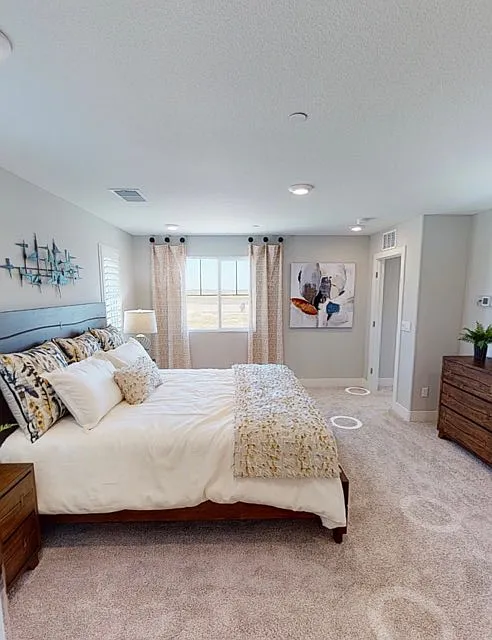 4 bed, 2213 sqft, $3,400 — Photo 2