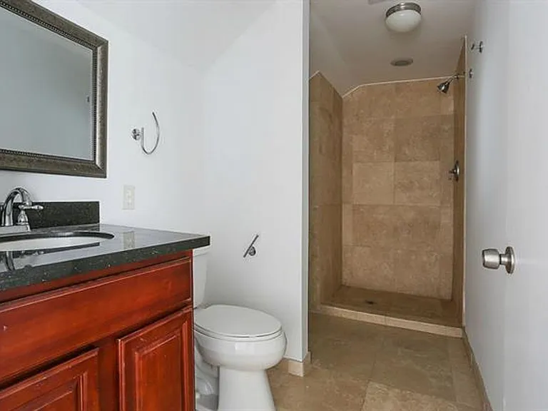 843 Washington Ave — Photo 13